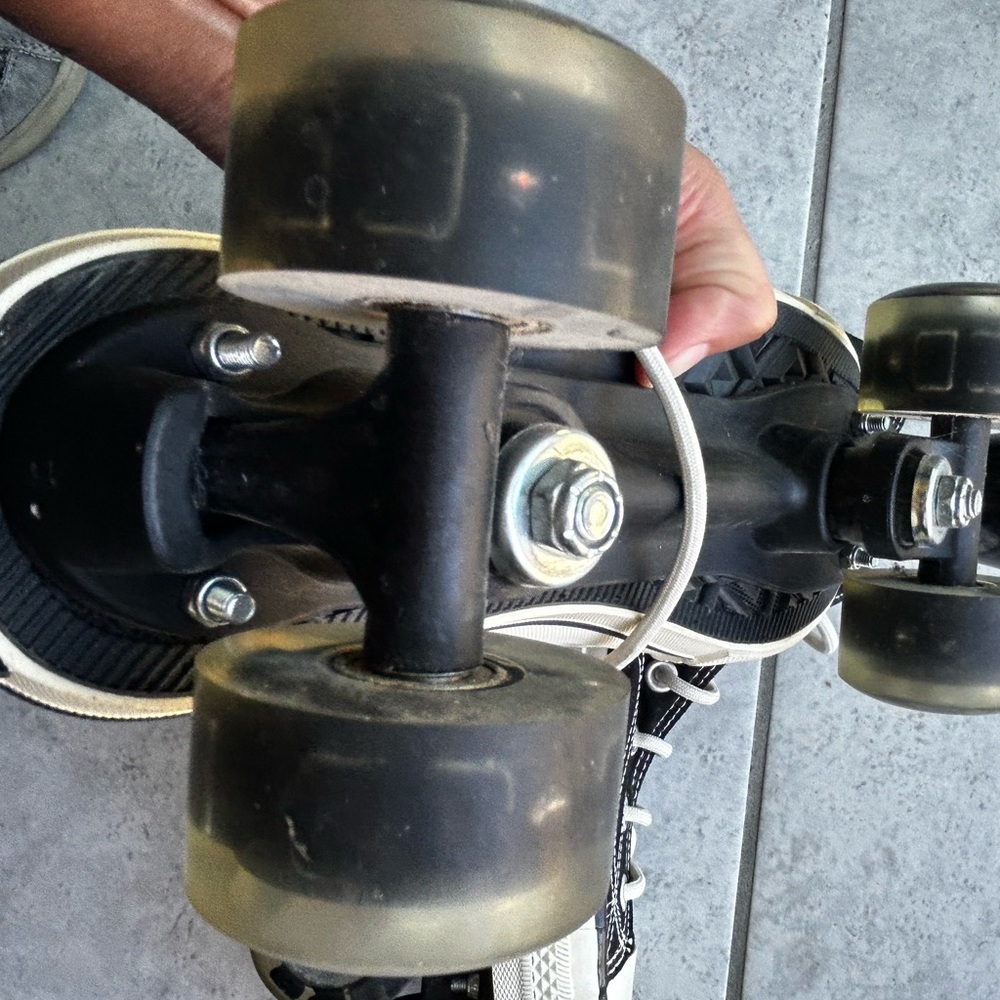 roller skates 4 wheel boot skates with light up wheels, worn twice, size 9.5